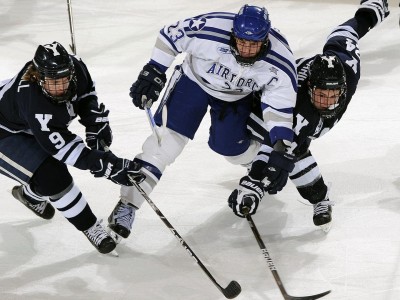 kaiyun入口-绿茵场上的最高礼遇，切尔西赛前列队致敬本泽马，诠释足球的极致尊重，切尔西赛前列队致敬本泽马，绿茵场上的最高礼遇